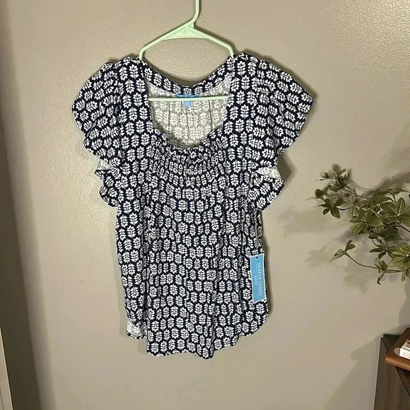 Draper James Women’s Flutter Sleeve Smocked Top - Picture 5 of 9